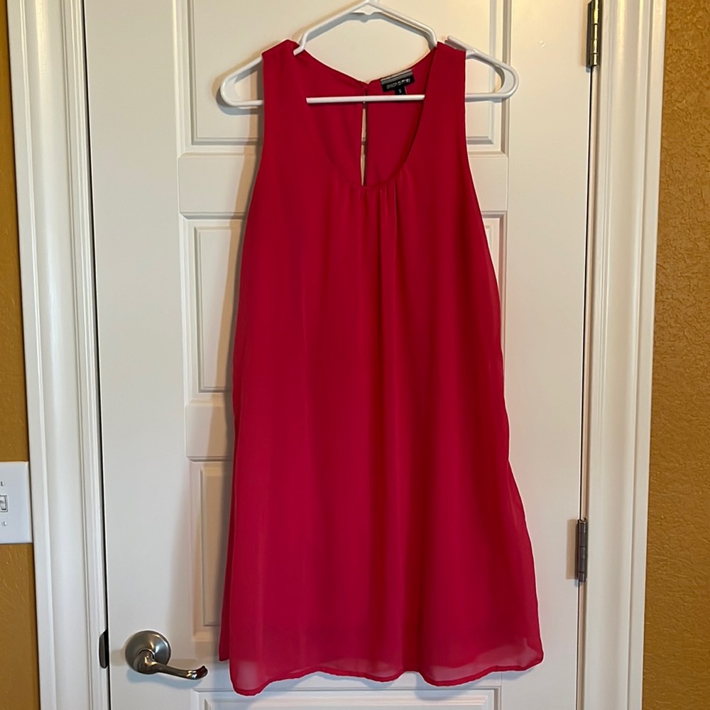 Sleeveless pink midi dress